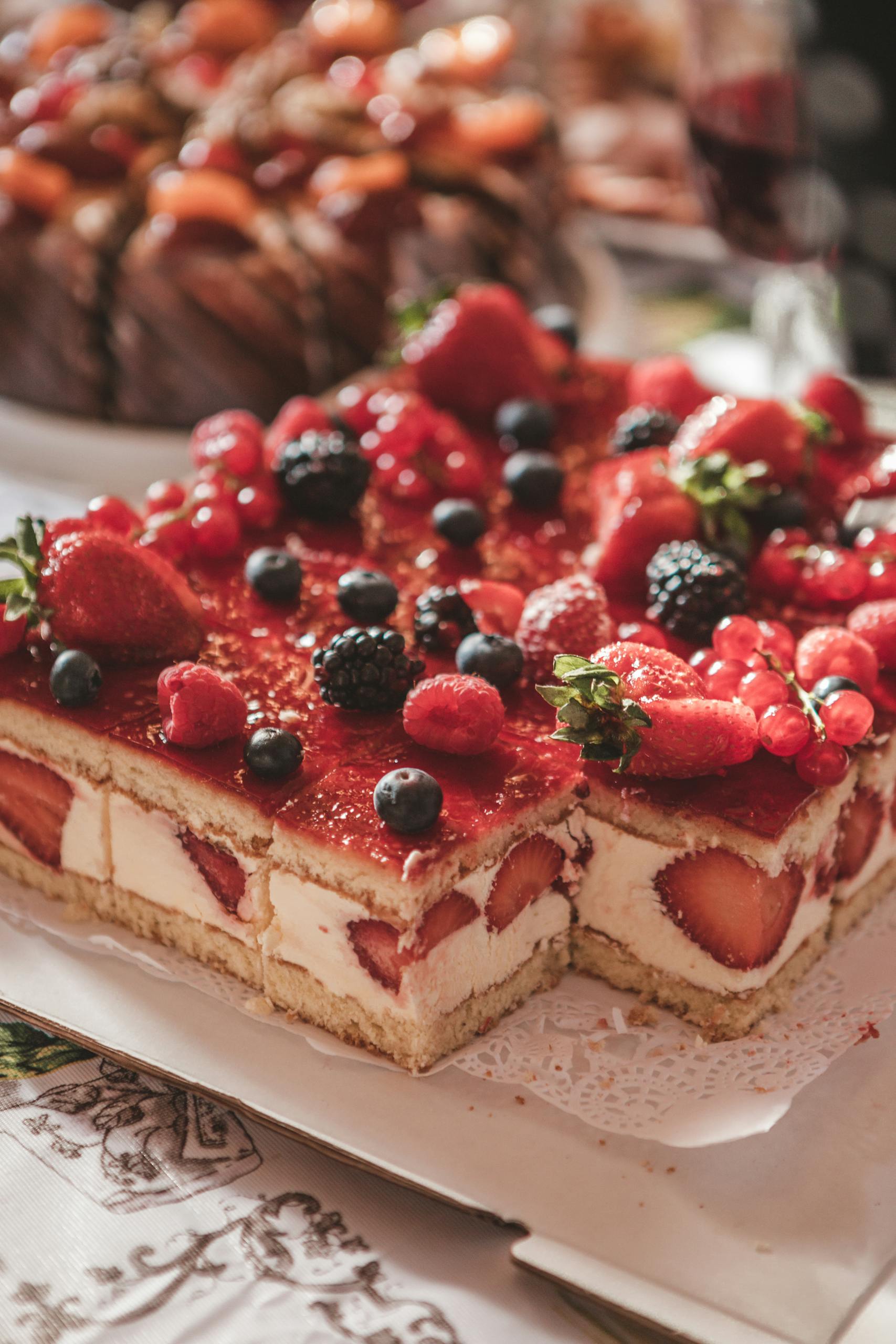 Roh-vegane Kuchen und Desserts als süßer erster Kontakt mit Rohkost